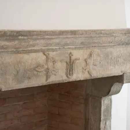 Il Torrione Relais بيت ضيافة سيرولو