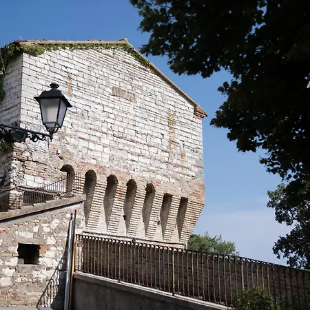 بيت ضيافة Il Torrione Relais 3*