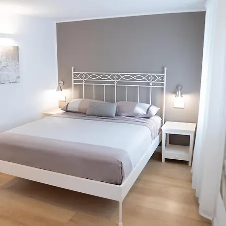 Il Torrione Relais 3* سيرولو